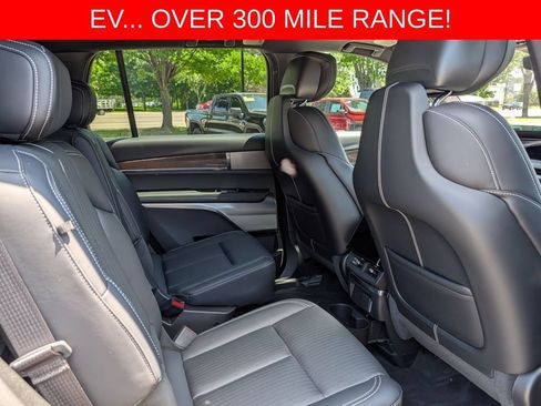 Used 2026 Cadillac Vistiq Sport w/ LPO, Floor Liner Package AWD/4WD image 20