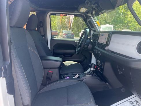 Used 2024 Jeep Wrangler Sport AWD/4WD image 12