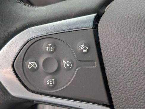 Used 2023 Chevrolet Traverse LT image 16