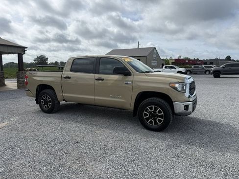Used 2020 Toyota Tundra SR5 w/ SR5 Convenience Package AWD/4WD image 1