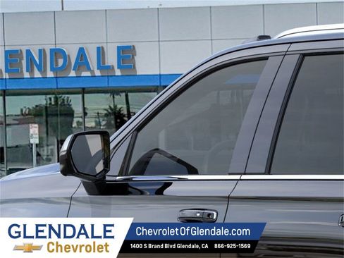 New 2026 Chevrolet Suburban Premier image 12