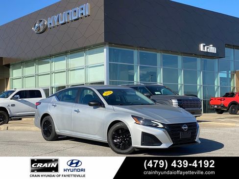 Used 2024 Nissan Altima 2.5 S image 1