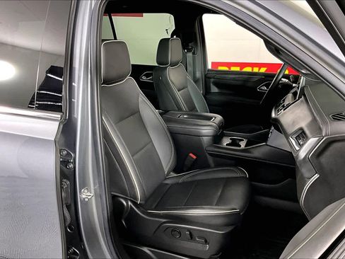 Certified 2022 GMC Yukon SLT w/ SLT Premium Package image 8