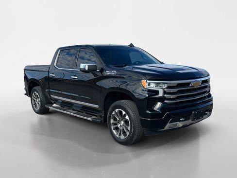 Used 2024 Chevrolet Silverado 1500 High Country w/ Technology Package image 3