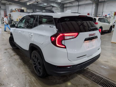Used 2022 GMC Terrain SLT w/ Tech Package image 4