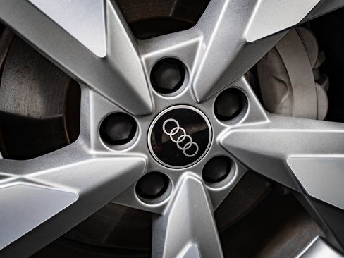 Certified 2025 Audi Q5 2.0T Premium w/ Convenience Plus Package image 8