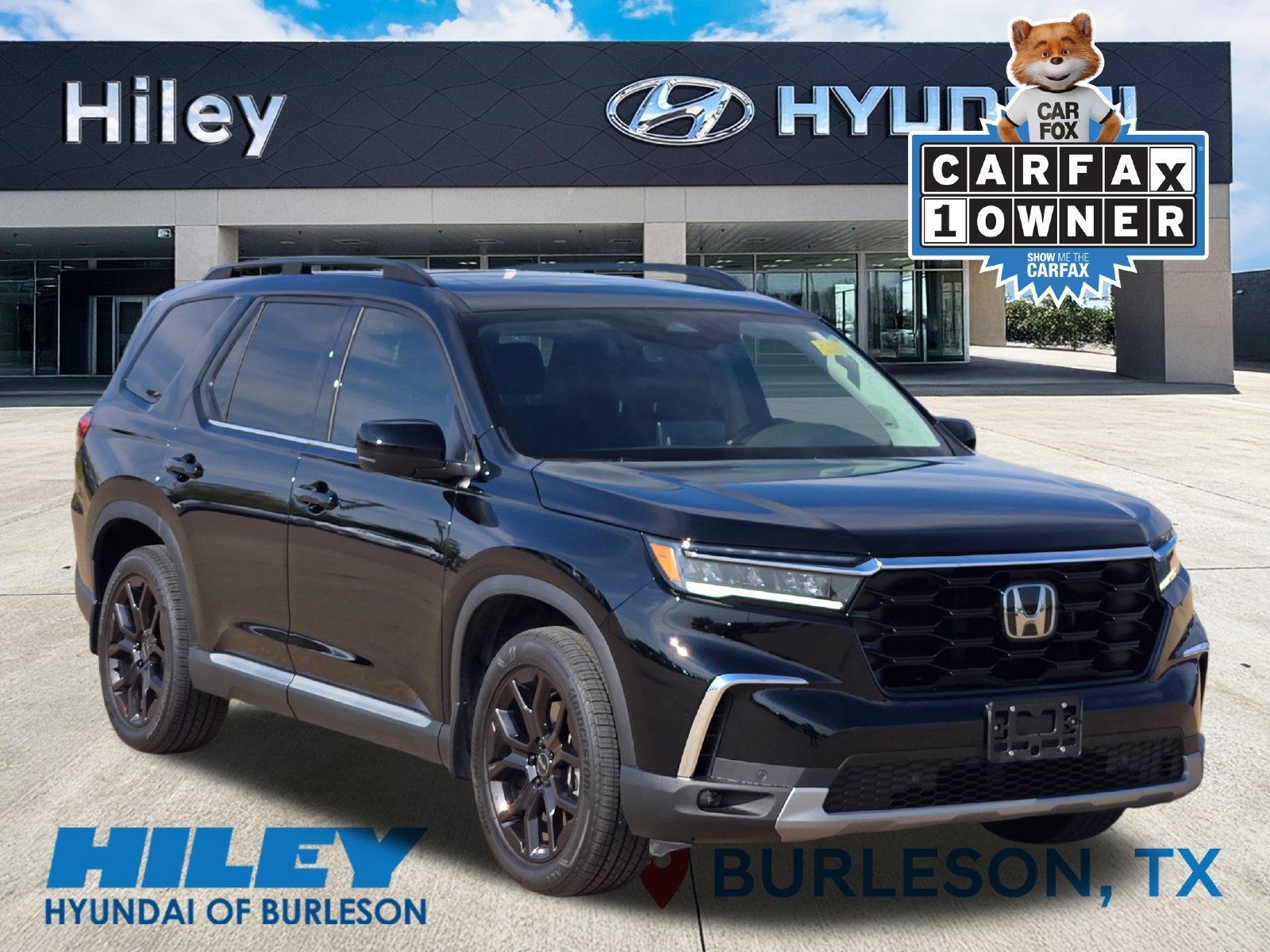 Used 2025 Honda Pilot Touring image 1
