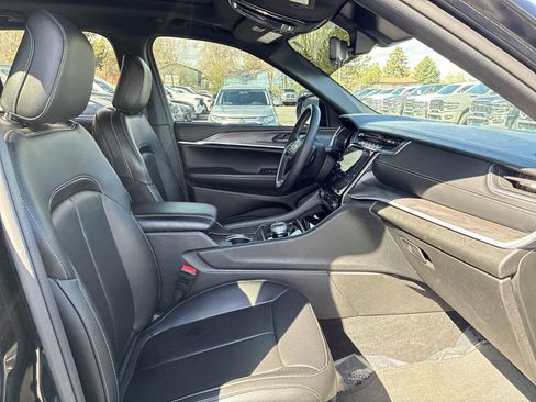 Used 2024 Jeep Grand Cherokee Limited w/ Luxury Tech Group II image 26