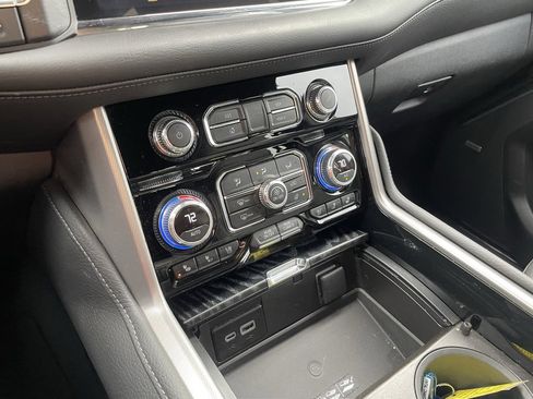 Used 2023 GMC Yukon XL Denali w/ Denali Reserve Package image 18