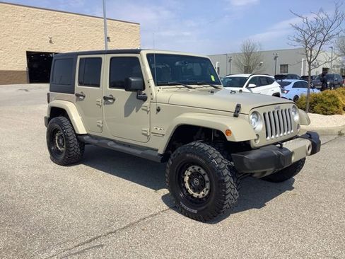 Used 2018 Jeep Wrangler Unlimited Sahara w/ Connectivity Group AWD/4WD image 3