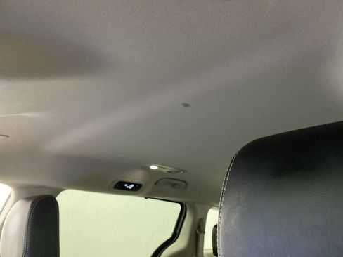 Used 2024 Chrysler Pacifica Touring-L image 30