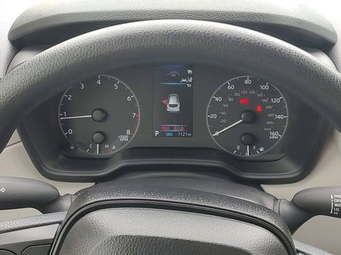 Used 2025 Toyota Corolla Cross L FWD image 12