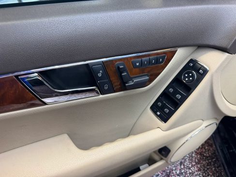Used 2009 Mercedes-Benz C 300 4MATIC Sedan image 12