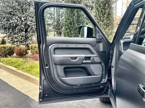 Used 2022 Land Rover Defender 110 V8 image 16