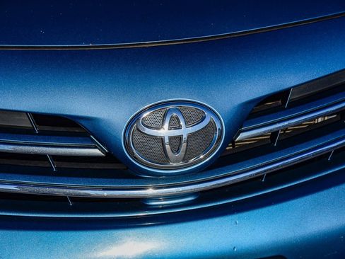 Used 2013 Toyota Corolla LE image 11