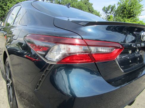 Used 2021 Toyota Camry SE FWD image 10