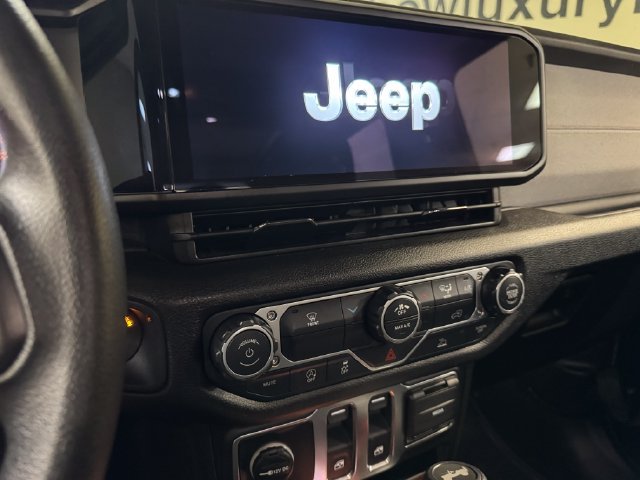 Used 2026 Jeep Wrangler Sport AWD/4WD image 13