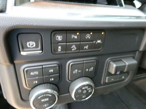New 2026 Chevrolet Suburban High Country AWD/4WD image 23