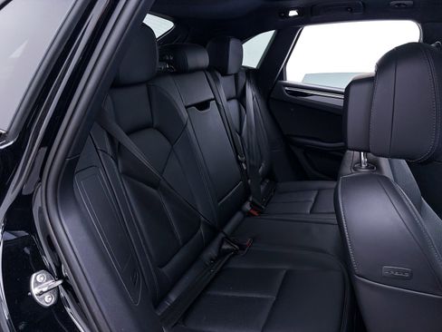 Used 2024 Porsche Macan w/ Premium Plus Package AWD/4WD image 39