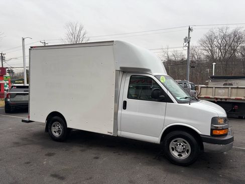 Used 2019 Chevrolet Express 3500 w/ Power Convenience Package RWD image 5