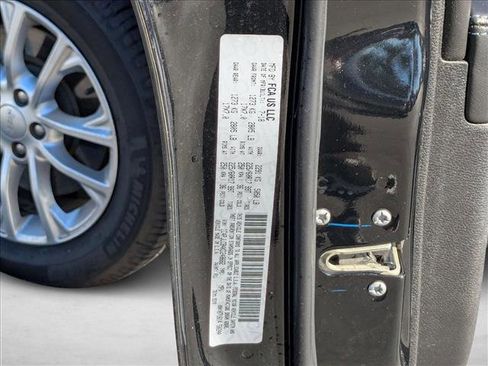 Used 2019 Jeep Cherokee Latitude w/ Popular Appearance Group image 25