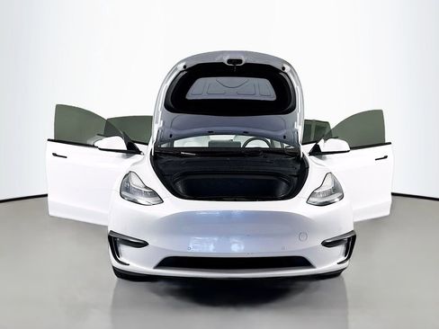 Used 2021 Tesla Model Y Long Range AWD/4WD image 9