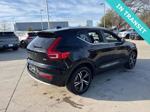 Used 2025 Volvo XC40 B5 Core image 5