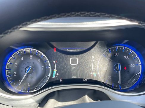 Used 2026 Chrysler Pacifica Limited w/ S Appearance Package FWD image 31
