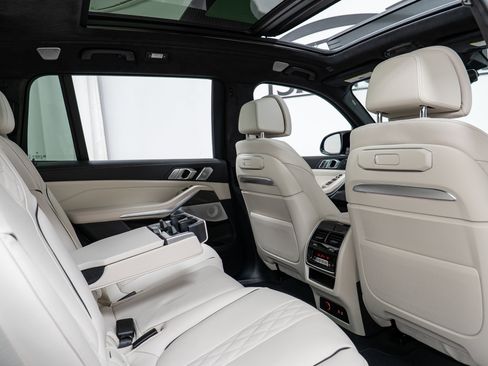 Used 2026 BMW X7 M60i AWD/4WD image 24