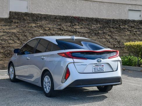 Used 2022 Toyota Prius Prime LE image 8