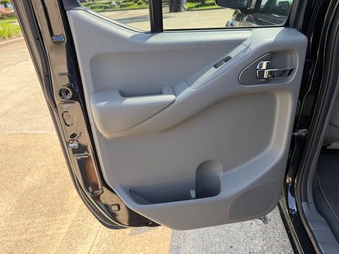Used 2019 Nissan Frontier SV RWD image 12