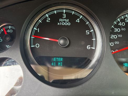 Used 2013 Chevrolet Tahoe LTZ image 29