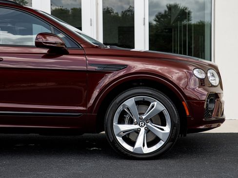 Used 2023 Bentley Bentayga Extended Wheelbase AWD/4WD image 22