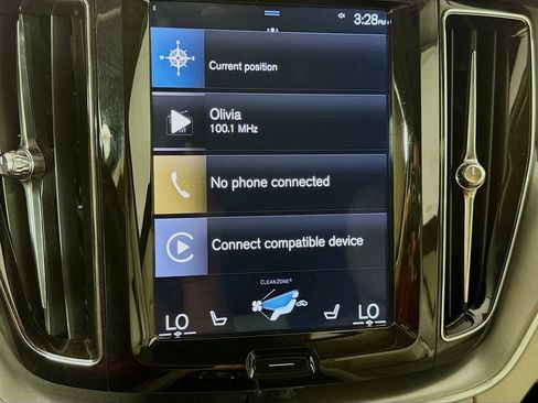 Used 2019 Volvo XC60 T5 Momentum w/ Multimedia Package AWD/4WD image 17