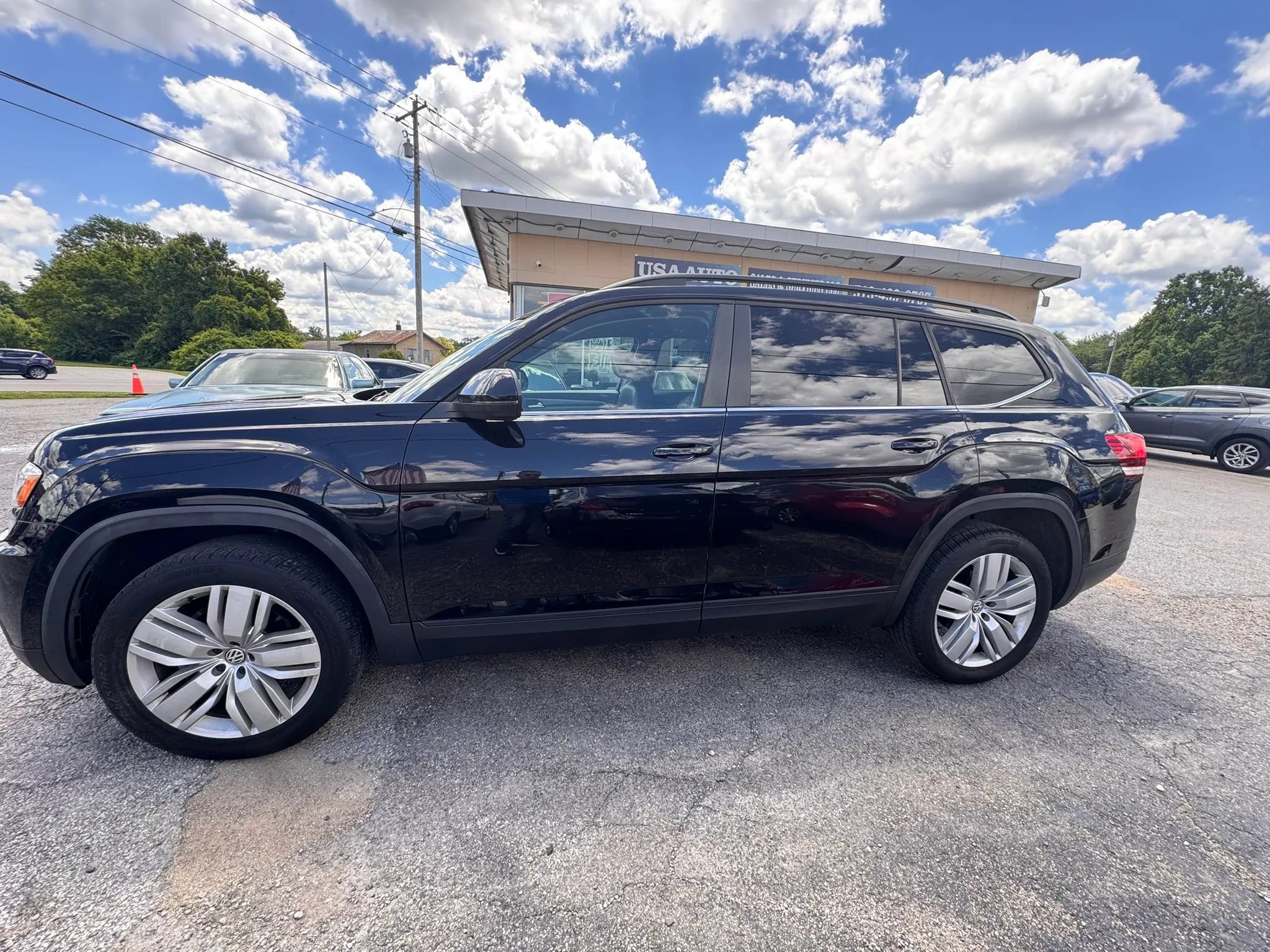 Used 2020 Volkswagen Atlas SE w/ Panoramic Sunroof Package FWD image 3