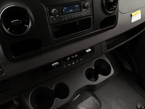 Used 2022 Mercedes-Benz Sprinter 2500 image 25