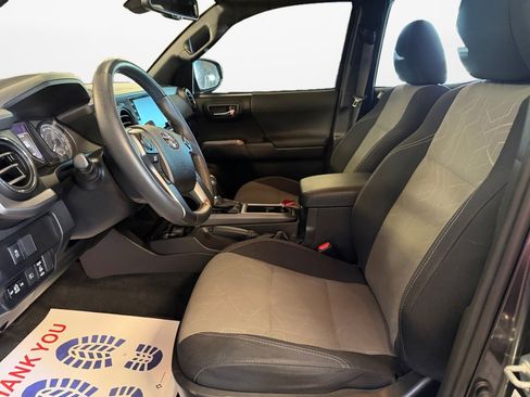 Used 2021 Toyota Tacoma TRD Off-Road w/ Technology Package image 11