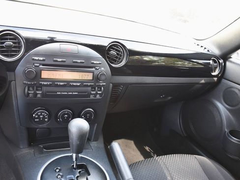 Used 2006 MAZDA MX-5 Miata Touring RWD image 13