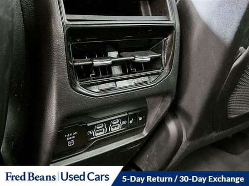 Used 2023 Jeep Grand Cherokee Limited w/ Black Appearance Package image 27