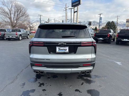 Used 2024 Chevrolet Traverse Z71 image 6