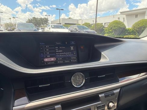 Used 2015 Lexus ES 350 w/ Luxury Package FWD image 18