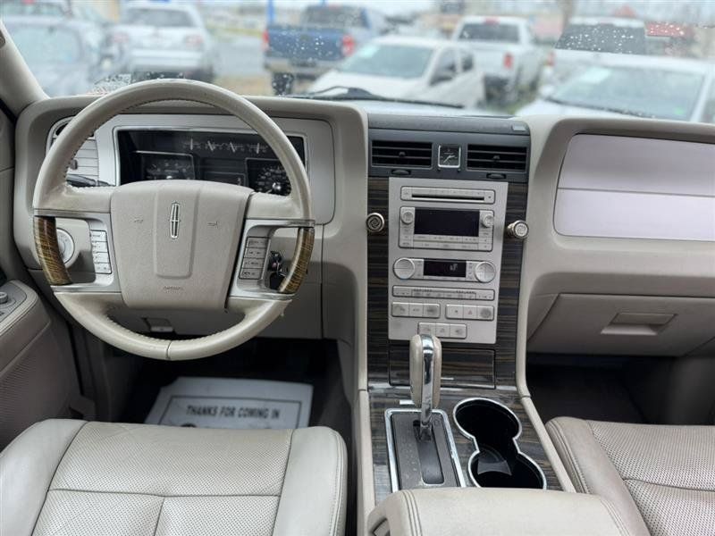 Used 2010 Lincoln Navigator 4WD image 25
