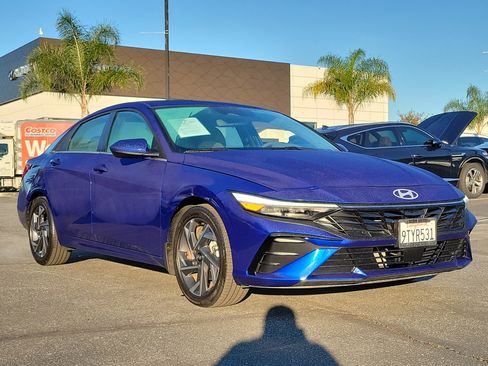 Certified 2025 Hyundai Elantra SEL image 28