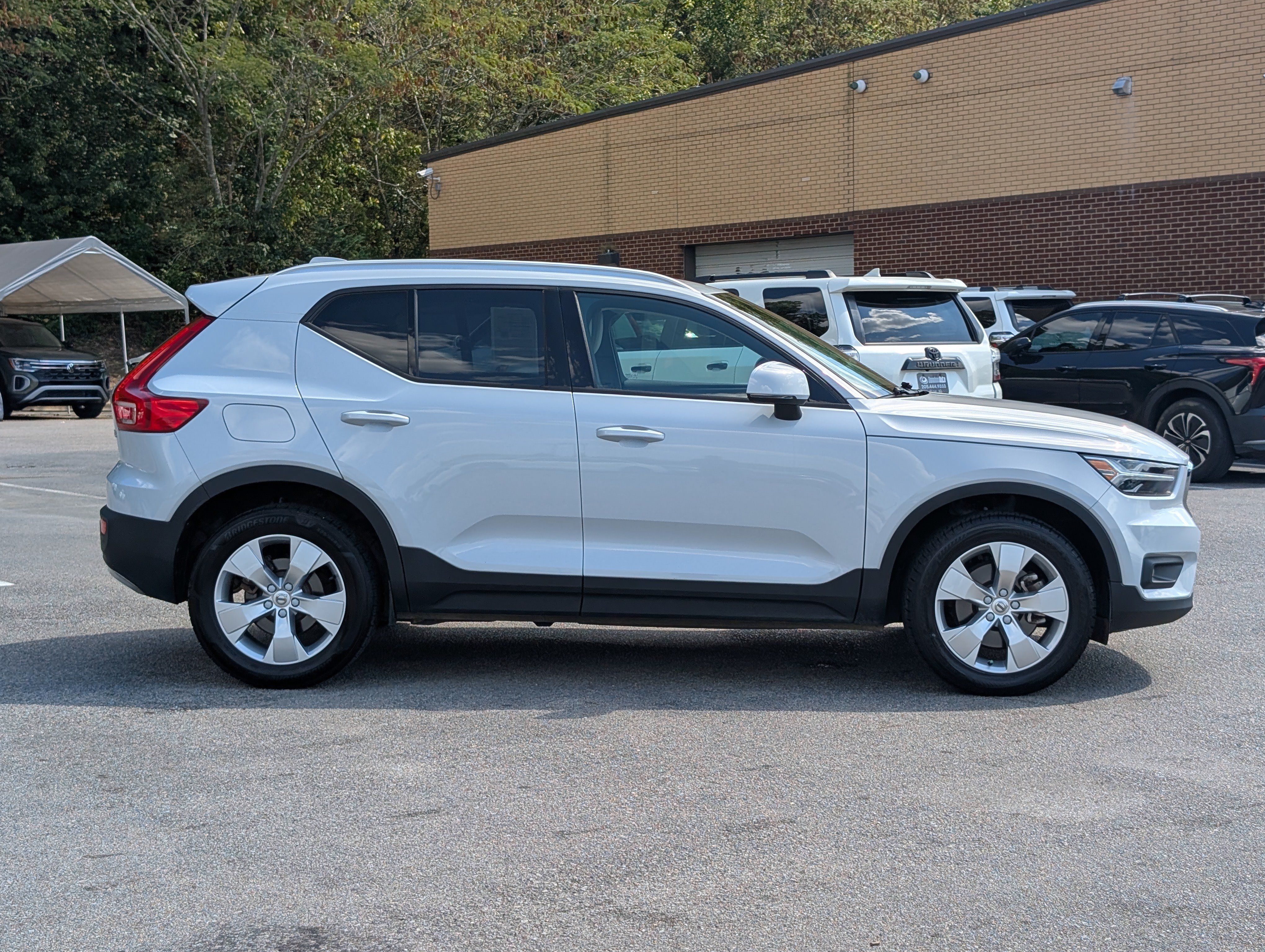Used 2021 Volvo XC40 T4 Momentum FWD image 10