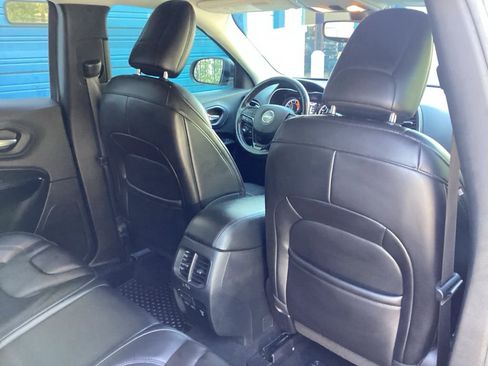 Used 2019 Jeep Cherokee Latitude Plus image 36