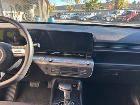 Used 2025 Hyundai Kona SEL image 18