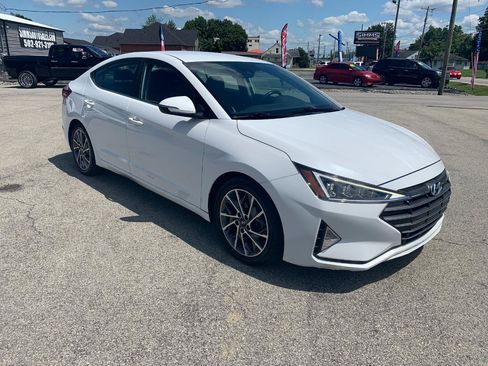 Used 2020 Hyundai Elantra Limited w/ Cargo Package (C1) FWD image 2