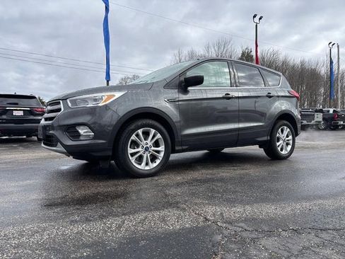 Used 2019 Ford Escape SE image 3