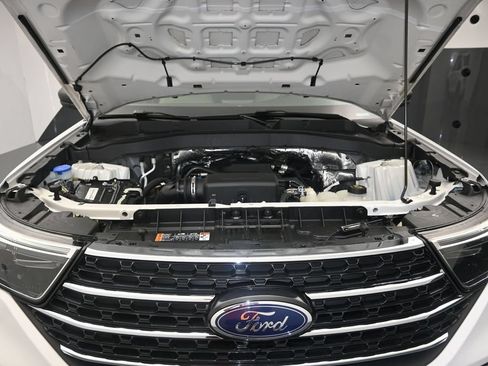 Used 2020 Ford Explorer XLT w/ Equipment Group 202A RWD image 27