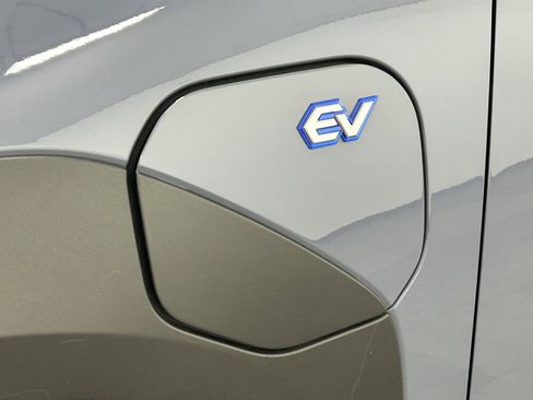 Used 2023 Subaru Solterra AWD image 3